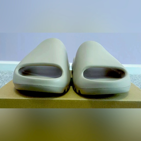 Yeezy FIRST RELEASE 2019 “PURE” slip on’s w7 m5 - Picture 2 of 3